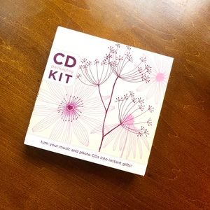 CD packaging kit to turn your CDs into gifts!